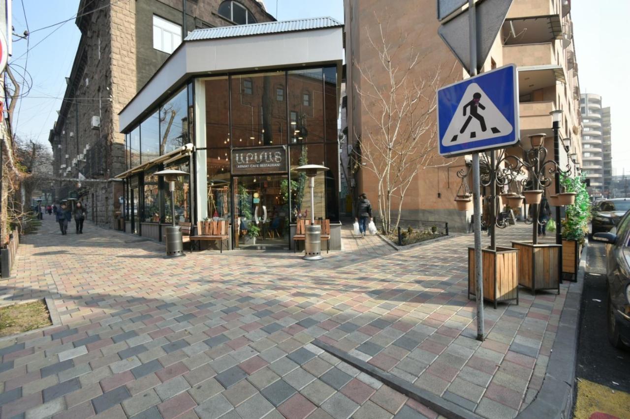 A&X Hostel And Tours Jerevan Exteriör bild